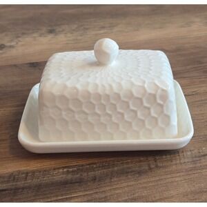 THL White Honeycomb Ceramic Butter Dish with Lid Textured Farmhouse Kitchenware